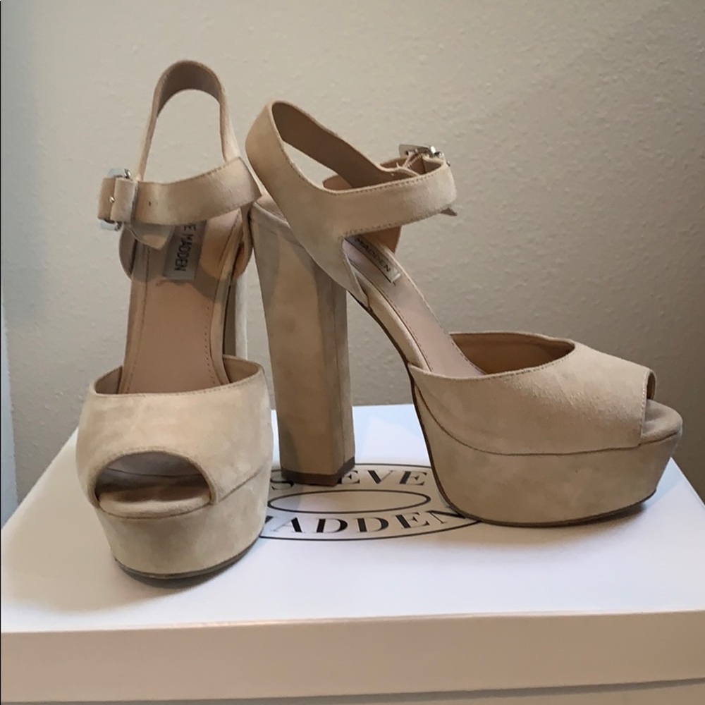 Steve Madden needs suede platforms